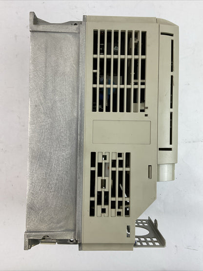 YASKAWA CIMR-E7U42P2 AC VARISPEED E7 DRIVE OUTPUT 3PH 0-480VAC 5.3A 4.0kVA INPUT