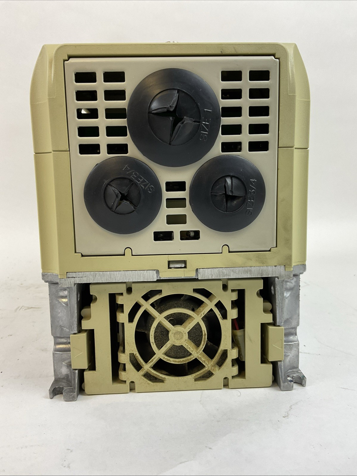 YASKAWA CIMR-P7U45P5 AC DRIVE OUTPUT 3PH 0-480V 12.5A 9.5kVA INPUT 3PH 380-480V