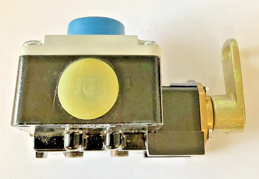 SIEMENS 38E7 160-1BD00-0A81 CABLE OPERATED ROPE SWITCH 6A/400VAC