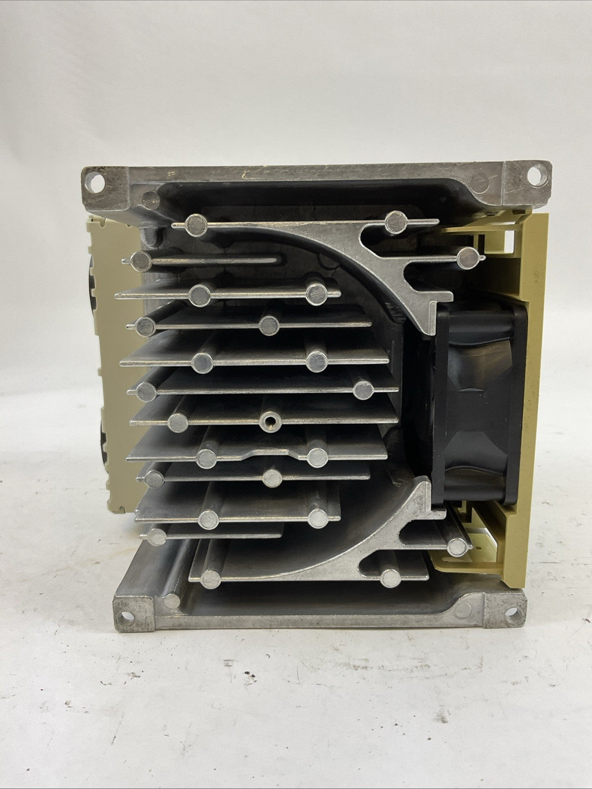 YASKAWA CIMR-VU4A0011FAA REV: C V1000 AC DRIVE OUTPUT 3PH 0-480V 11.1/9.2A