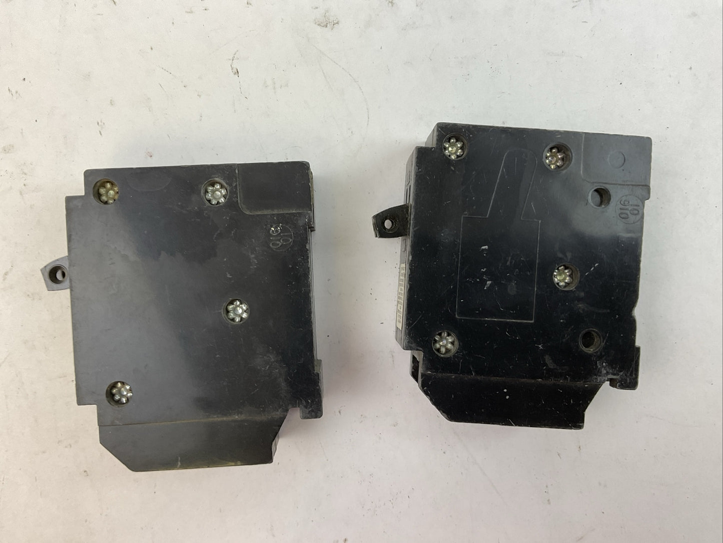 SQUARE D HOMT1520 MINITURE CIRCUIT BREAKER 15/20AMP 120/240VAC (LOT OF 2)