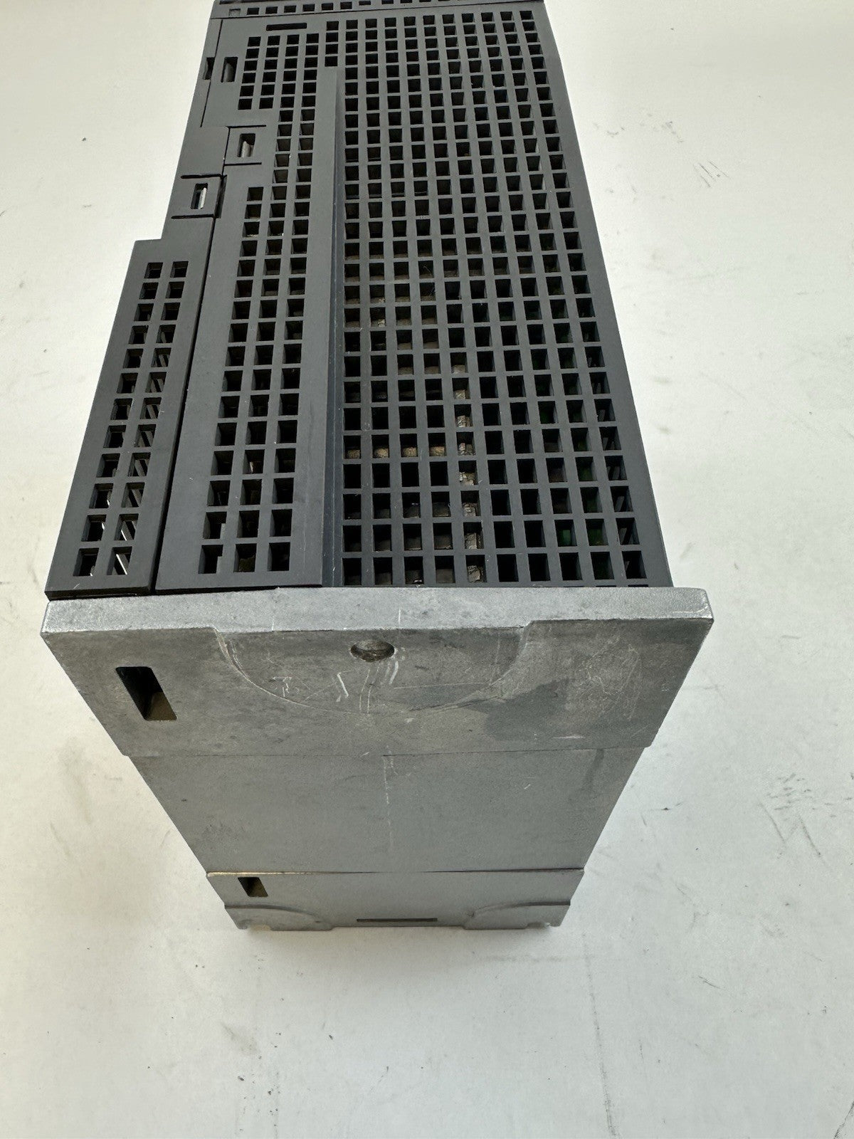 MITSUBISHI MELSERVO-J3 MR-J3-200BS4 AC SERVO DRIVE 3 PHASE 2kW 380-480V 50-60Hz