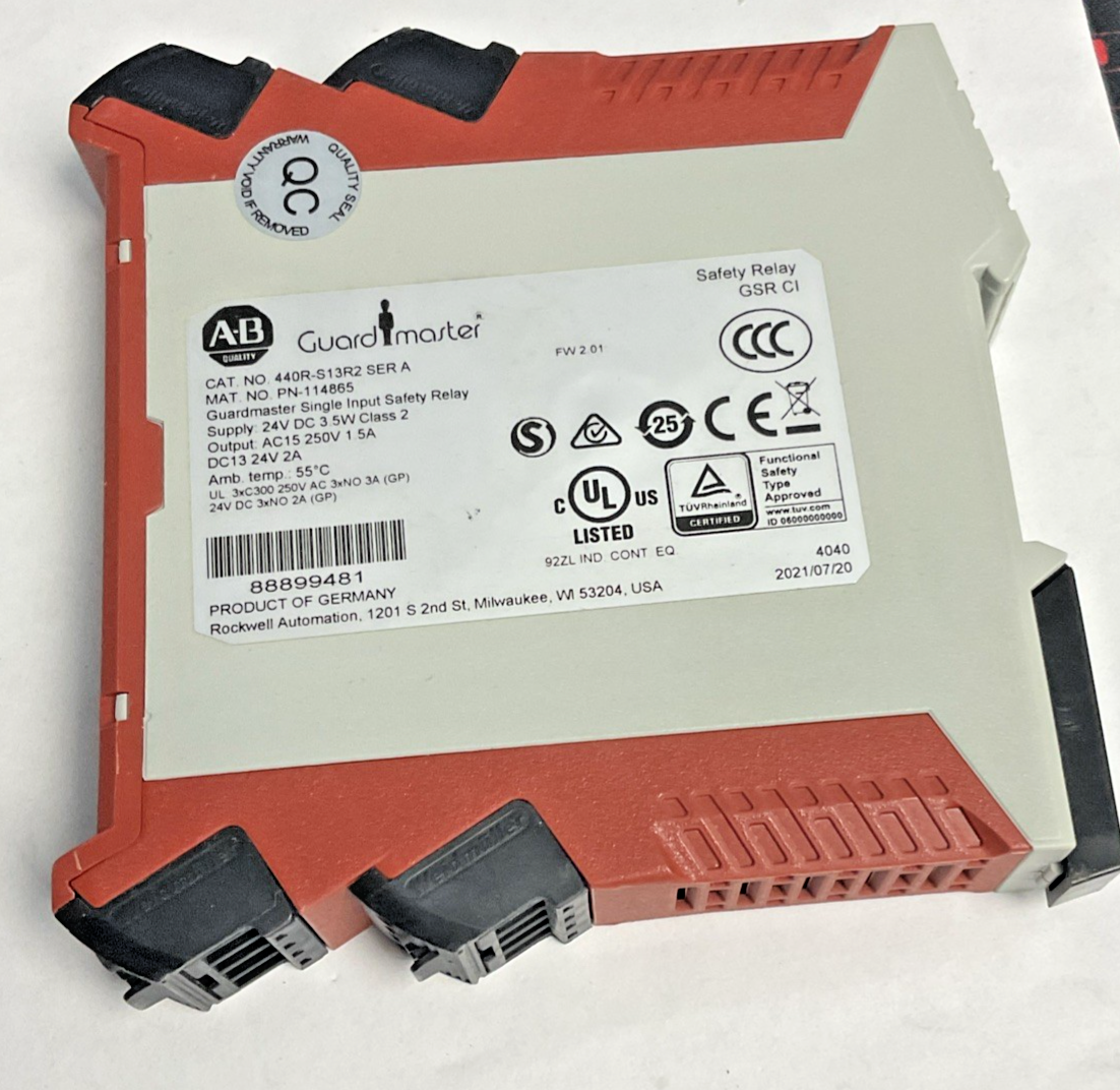 ALLEN BRADLEY 440R-S16R2 SAFETY RELAY SER.A 24VDC 3.5W FW:2.01