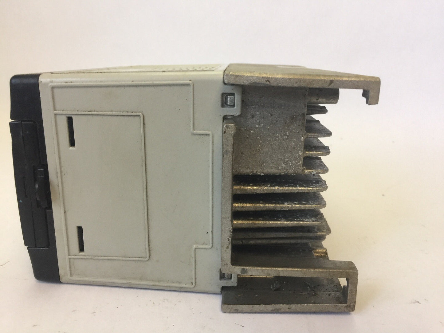 ALLEN BRADLEY POWER FLEX 70 20AB2P2A3AYNNEC0 AC DRIVE SERA INPUT 180-264VAC