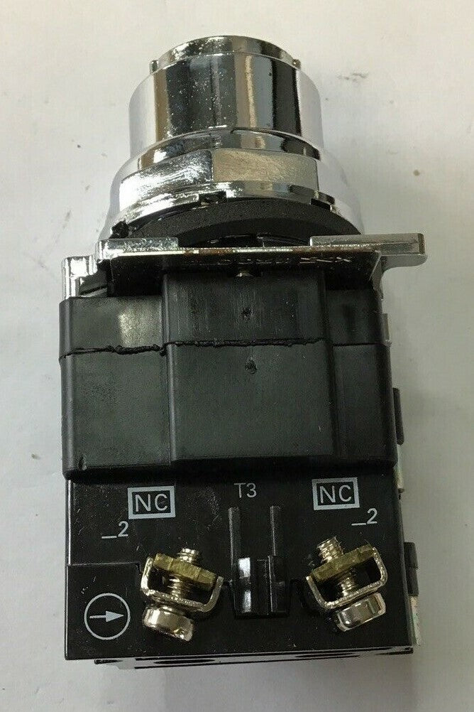 CUTLER HAMMER 10250T463C47-3 PUSH/PULL BUTTON 3POS 2NC ***MISSING RED CAP***