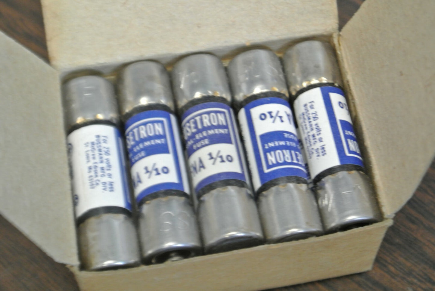 BOX of 10 / BUSS FNA-1/10 DUAL-ELEMENT MIDGET FUSE / 1/10A / 250V / NEW SURPLUS