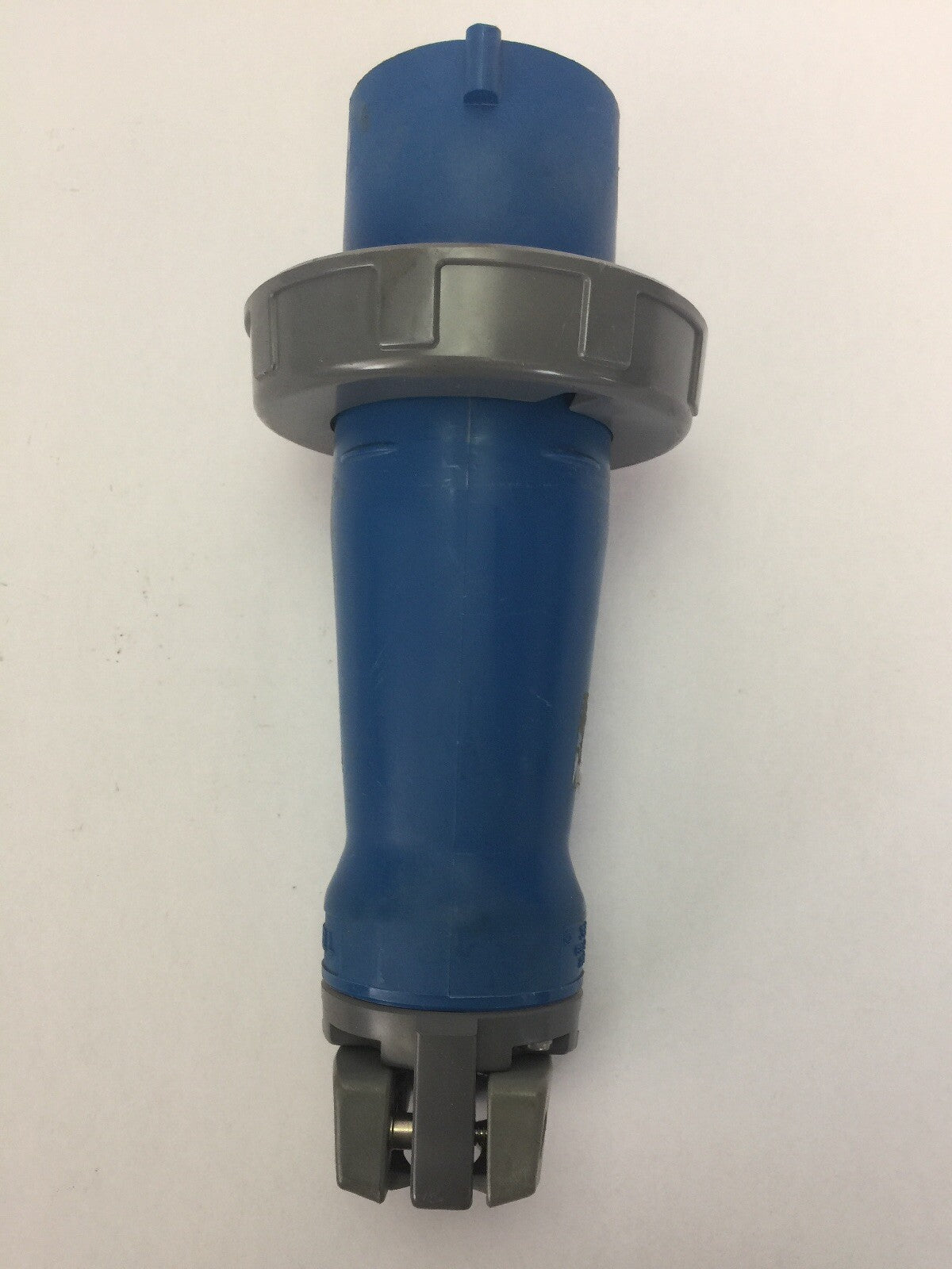 HUBBEL 363P6W PIN & SLEEVE WATERTIGHT PLUG 63A 220VAC 2 POLE 3 WIRE GROUNDING