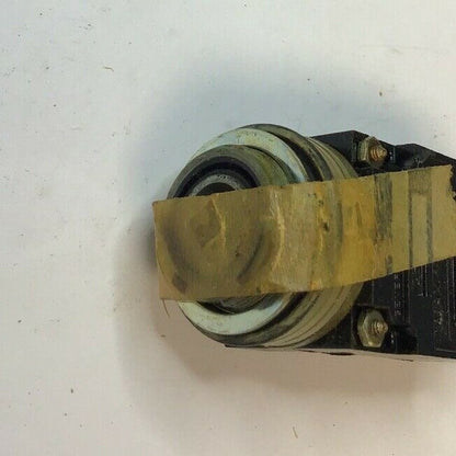 GENERAL ELECTRIC CR104B101 SELECTOR SWITCH  2POS 150V W/O KNOB&RING