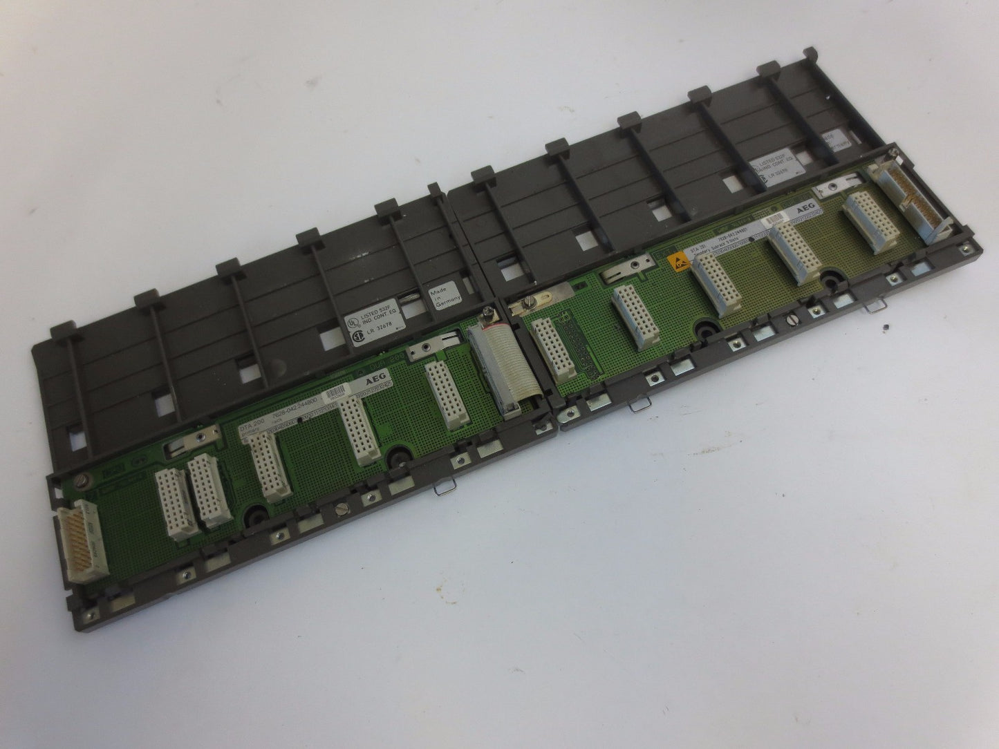 AEG SCHNEIDER MODICON DTA200 PRIMARY RACK & DTA201 SECONDARY SUBRACK