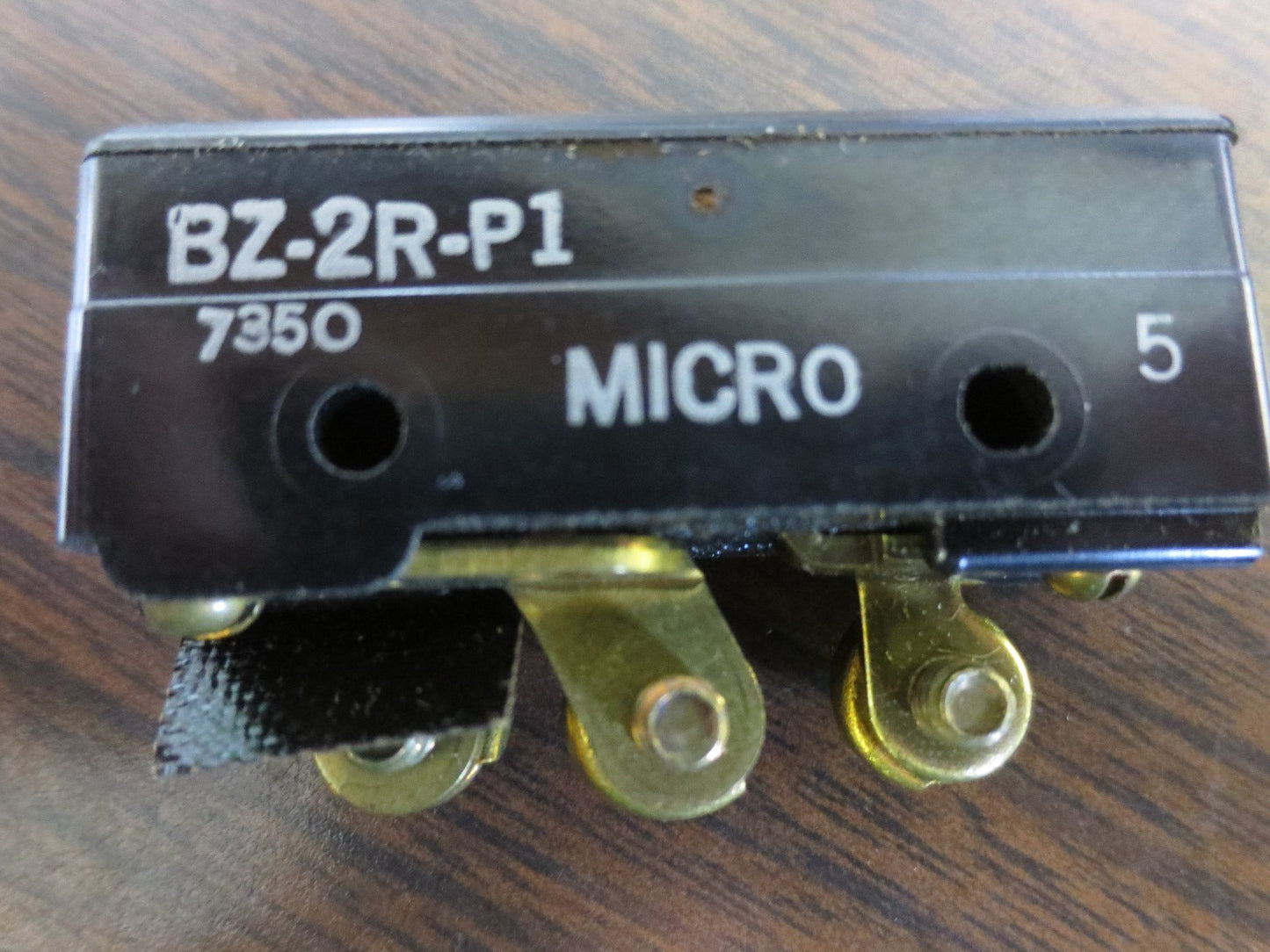 MICRO SWITCH / HONEYWELL BZ-2R-P1 SNAP-ACTION LIMIT SWITCH - NEW SURPLUS