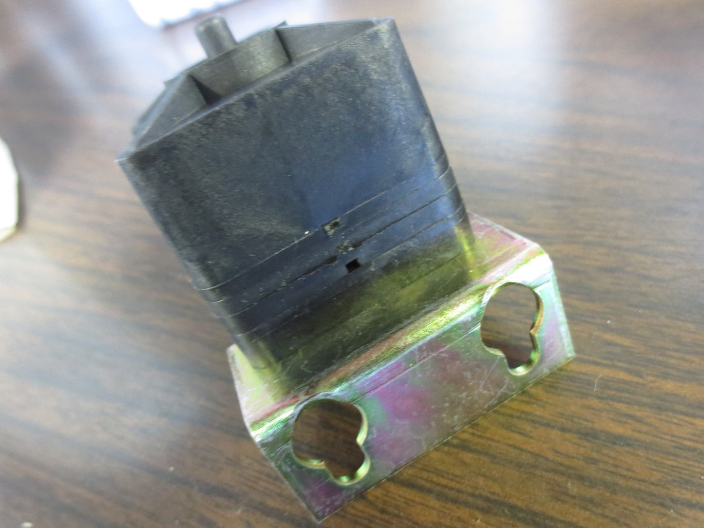 KMC RCC-1109 DIVERTING RELAY w/ BRACKET - NEW SURPLUS