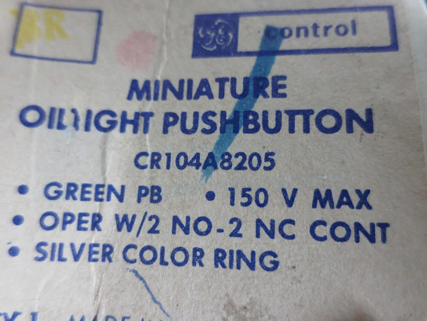 GENERAL ELECTRIC CR104A8205 MINIATURE OILTIGHT PUSHBUTTON - GREEN - NEW SURPLUS