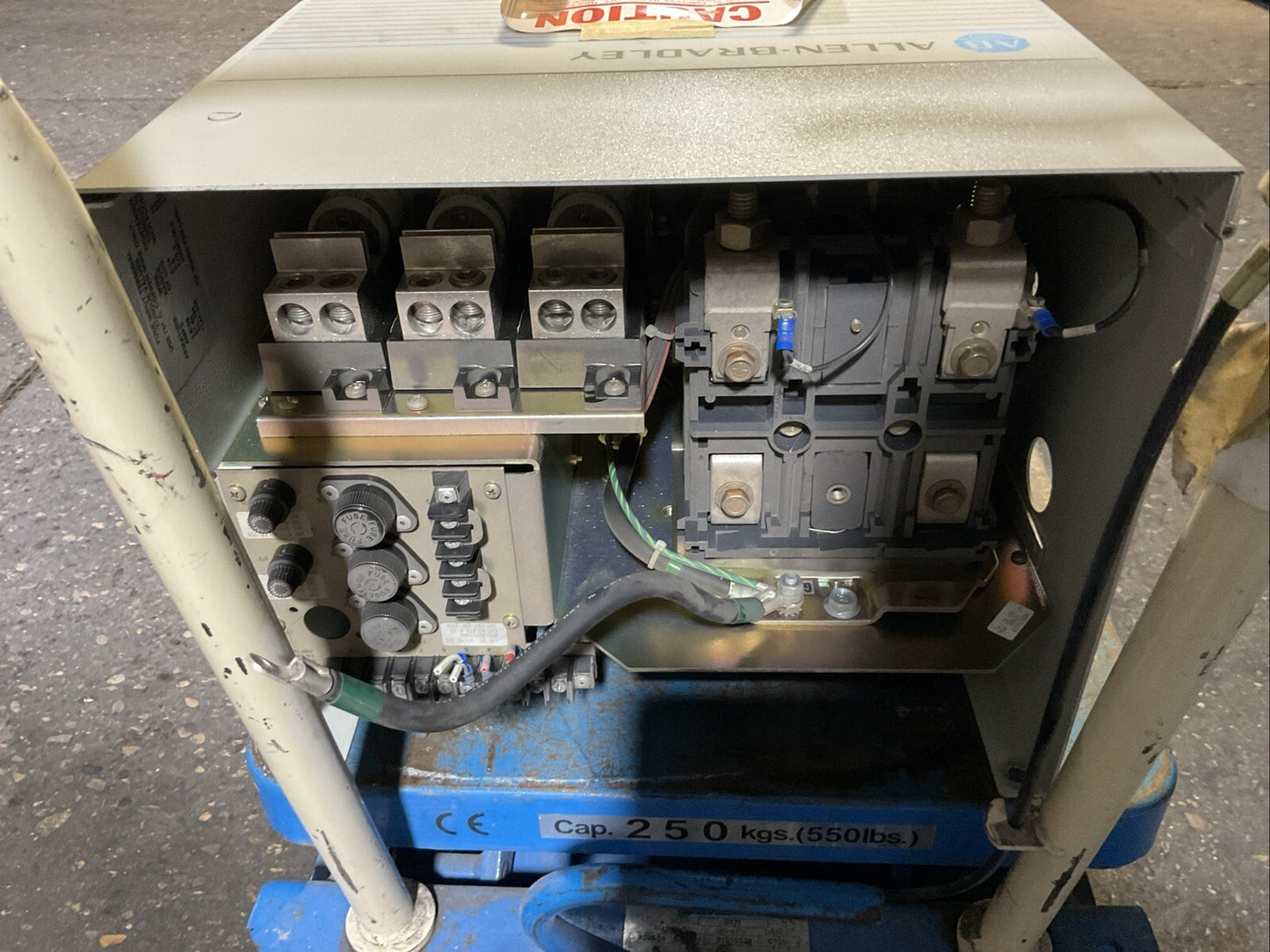 ALLEN BRADLEY 1395AR-1A-A260-FG1-CG1-LH-AH-SA-DA-G1A-NOB-AX DC DRIVE CONTROLLER