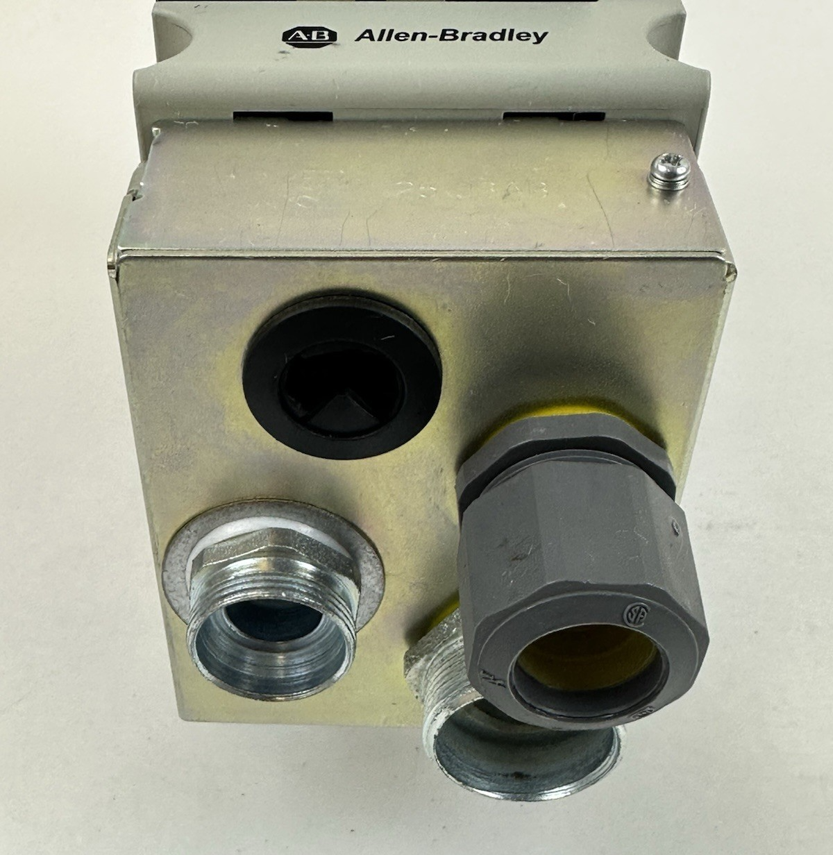 ALLEN-BRADLEY 25B-D010N104 AC DRIVE SER.A 528V FRN:5.001 4KW 5HP 3P W/25-JBAB