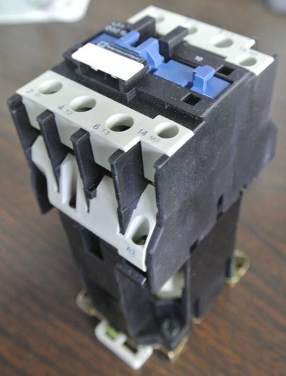 TELEMECANIQUE LP1 D3210BD - CONTACTOR  24VDC, 15kW/400V, 20HP/460V - NEW SURPLUS