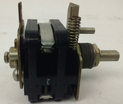 ALLEN BRADLEY BULLENTIN 806 G789147-1 SER. A, ROTARY PILOT SWITCH, 2 CIRCUITS