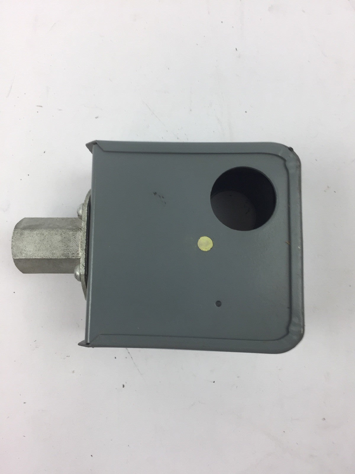 CUTLER HAMMER 10017H4D PRESSURE SWITCH W/O PUL. ORIFICE OPEN 40 LBS CLOSE 20 LBS
