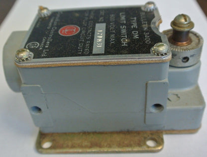 CLARK / AO SMITH 12DM31 LIMIT SWITCH - DUST- & OIL-TIGHT 600VAC - NEW SURPLUS