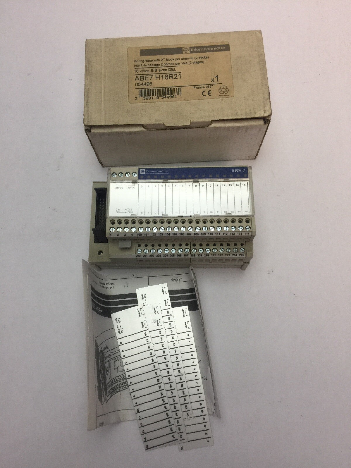 TELEMECANIQUE ABE7 H16R21 WIRING BASE W/2T. BLOCK PER CHANNEL (2 DECKS) 30VDC