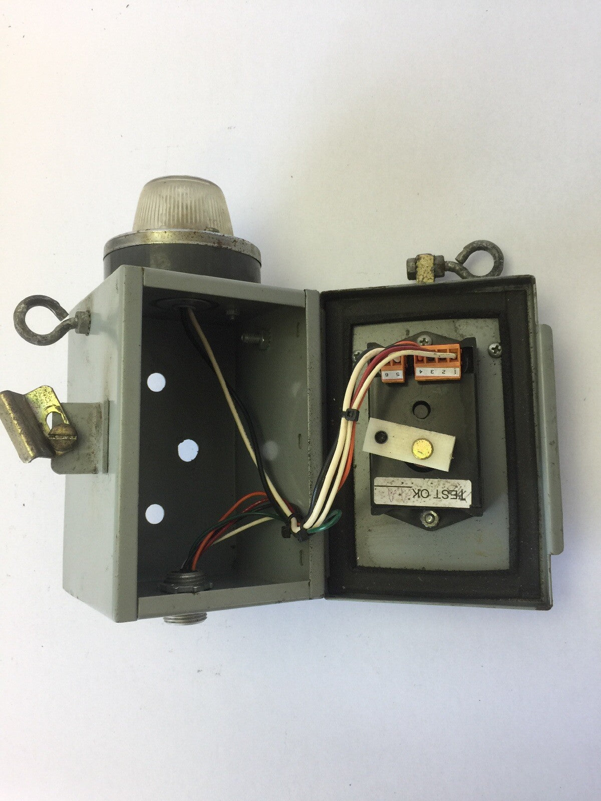 STRATOLITE #105  SAE-R(2)-72 D.O.T.  PM-392 ENCLOSURE