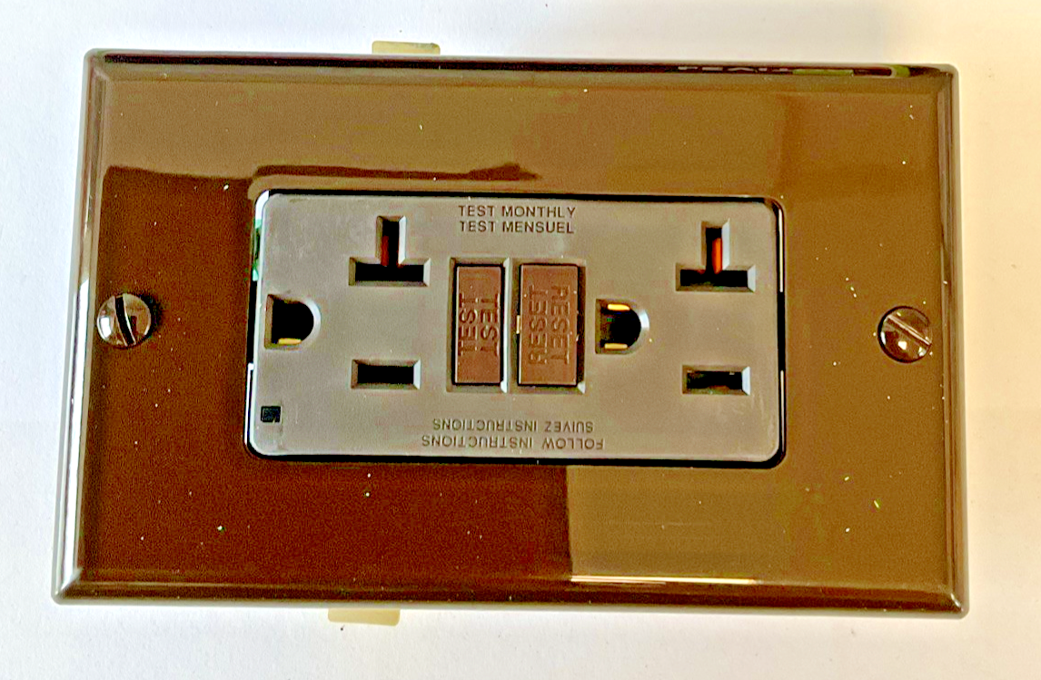 LEVITON GFNT2 GFCI OUTLET W/ WALLPLATE 20A 125V