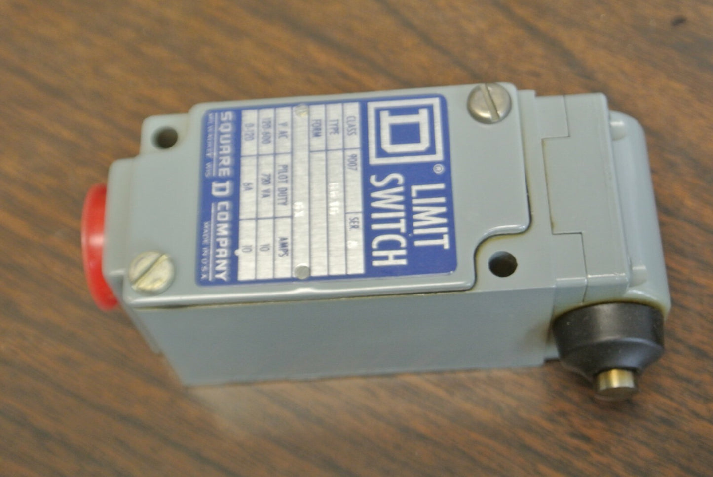 SQUARE D 9007 B61G / SMALL PRECISION TURRET HEAD LIMIT SWITCH / NEW SURPLUS