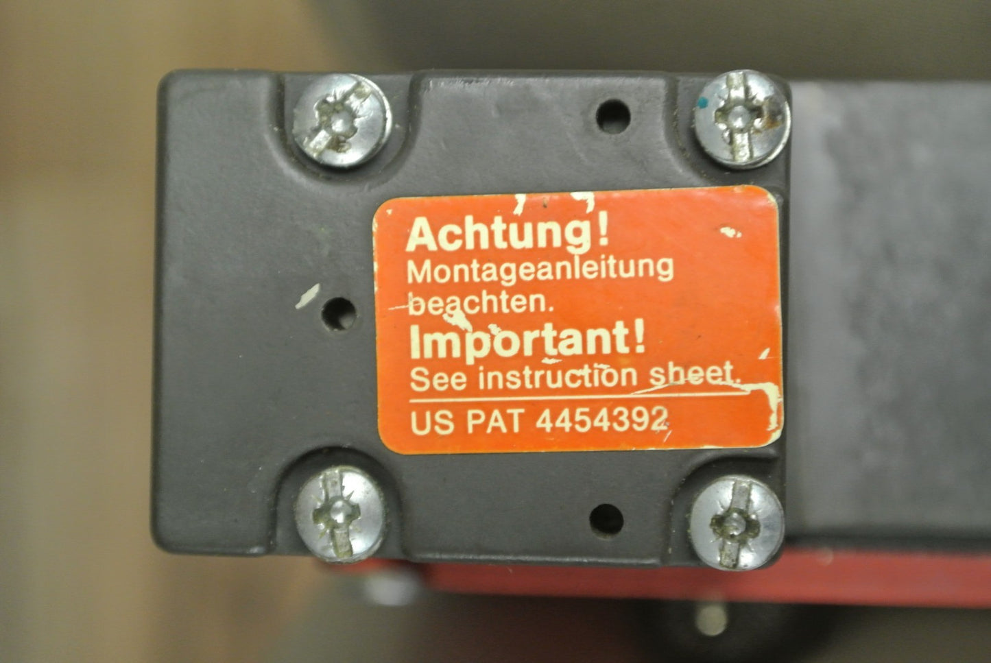 EUCHNER TZ1LE024BHA-C1903 SOLENOID LOCKING SAFETY INTERLOCK SWITCH / 24VAC/DC /