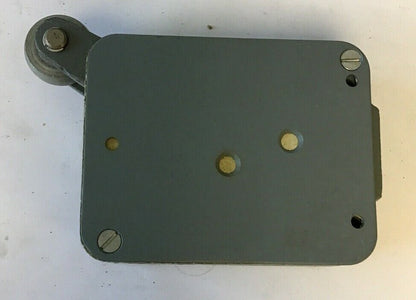 CUTLER HAMMER 10316H57A LIMIT SWITCH 2 1/4LBS 600V  RIGHT HAND