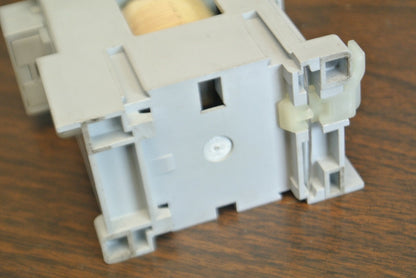 ALLEN-BRADLEY 100-C12Z*10 CONTACTOR / Ser. A / 24VDC