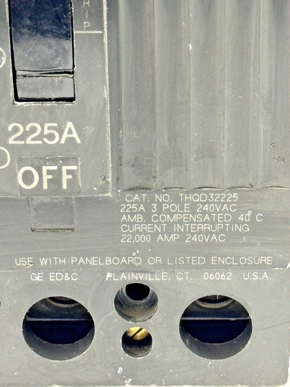GE - THQD32225 - MOLDED CASE CIRCUIT BREAKER - 3 POLE/225A/240 VAC