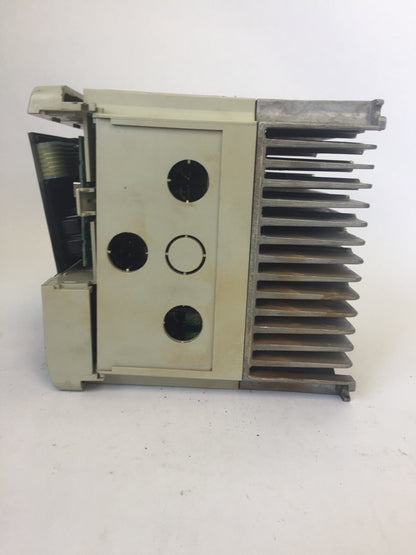 ALLEN BRADLEY 1305-BA06A AC DRIVE INPUT 380-460V 5.8A OUTPUT 380-460V 6.0A 3 HP