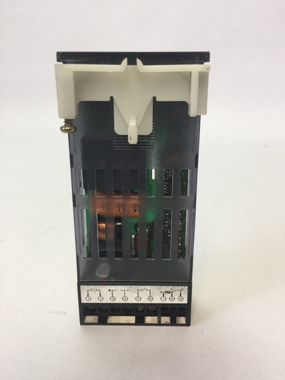 OMRON E5GN-Q1P TEMPERATURE CONTROLLER 111-240VAC OUTPUT 21mA 12VDC