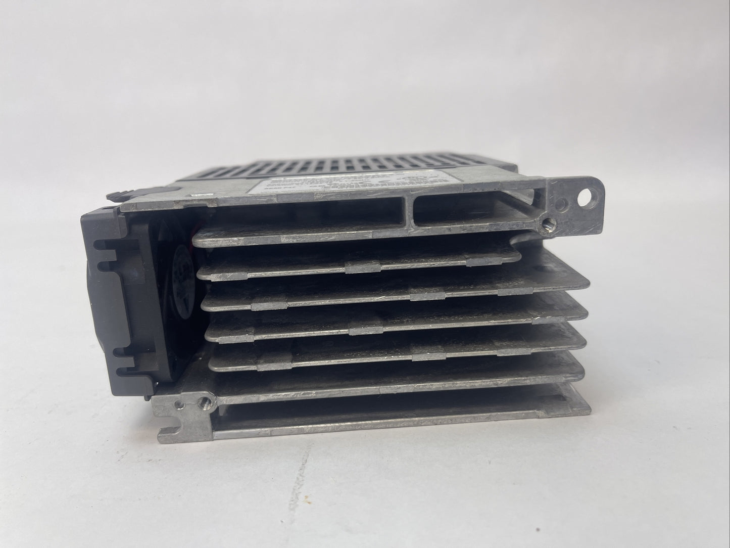 DELTA VFD015E23A VARIABLE FREQUENCY DRIVE OUTPUT 0-240VAC 7.5A 2.9KVA INPUT 200-
