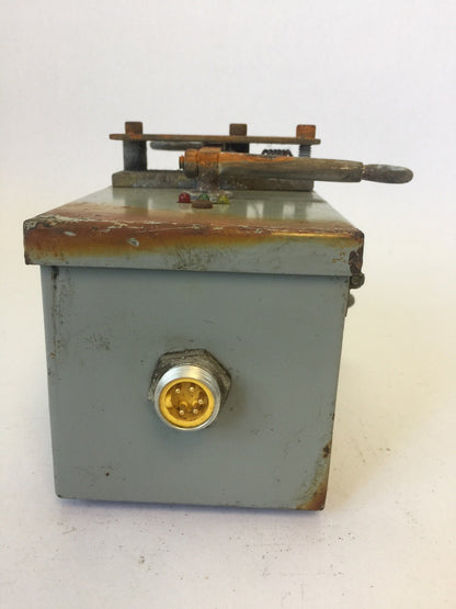 STRATOLITE #105  SAE-R(2)-72 D.O.T.  PM-392 ENCLOSURE