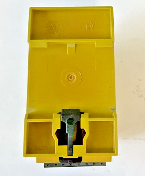 PILZ PNOZ X8P 120VAC 3N/0 2N/C 2SO SAFETY RELAY 120VAC 50-60HZ  6.5VA