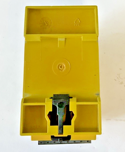 PILZ PNOZ X8P 120VAC 3N/0 2N/C 2SO SAFETY RELAY 120VAC 50-60HZ  6.5VA
