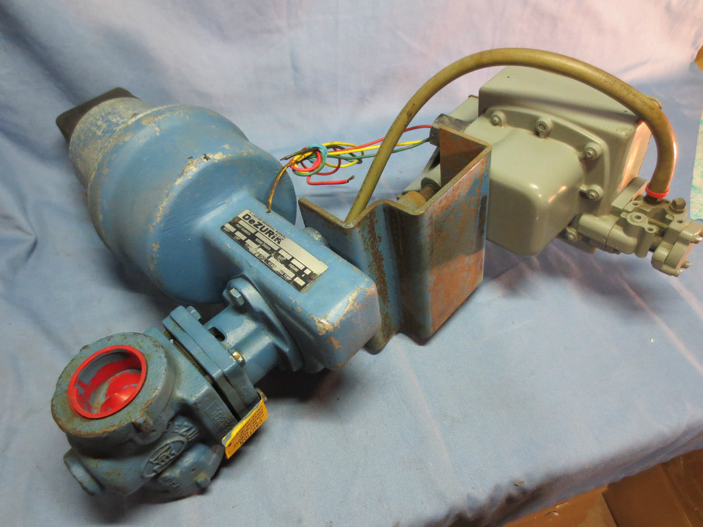 DEZURIK 9224590 ACTUATOR w/ MOORE ELECTRONIC VALVE POSITIONER w/VALVE