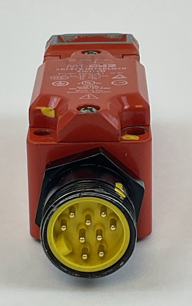 ALLEN-BRADLEY 240V GUARDMASTER SAFETY INTERLOCK SWITCH MT-GD2 / IEC 60947-5-1
