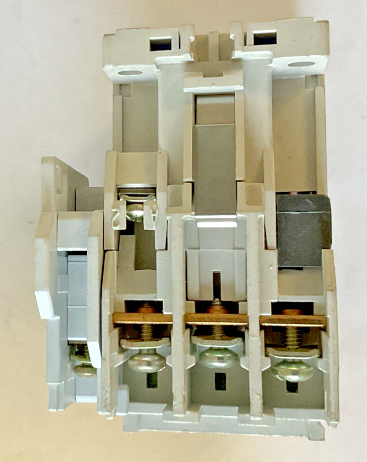 CUTLER HAMMER CE15DNS3AB CONTACTOR SIZE D 110/120V 50/60HZ 18AMP SER.B1