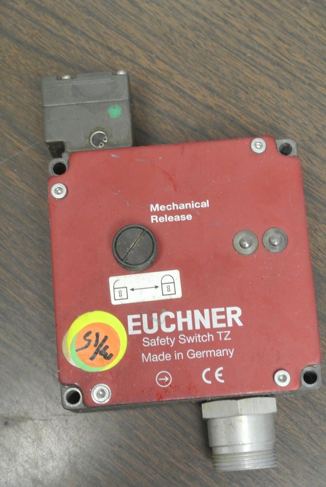 EUCHNER TZ1LE024BHA-C1903 SOLENOID LOCKING SAFETY INTERLOCK SWITCH / 24VAC/DC /