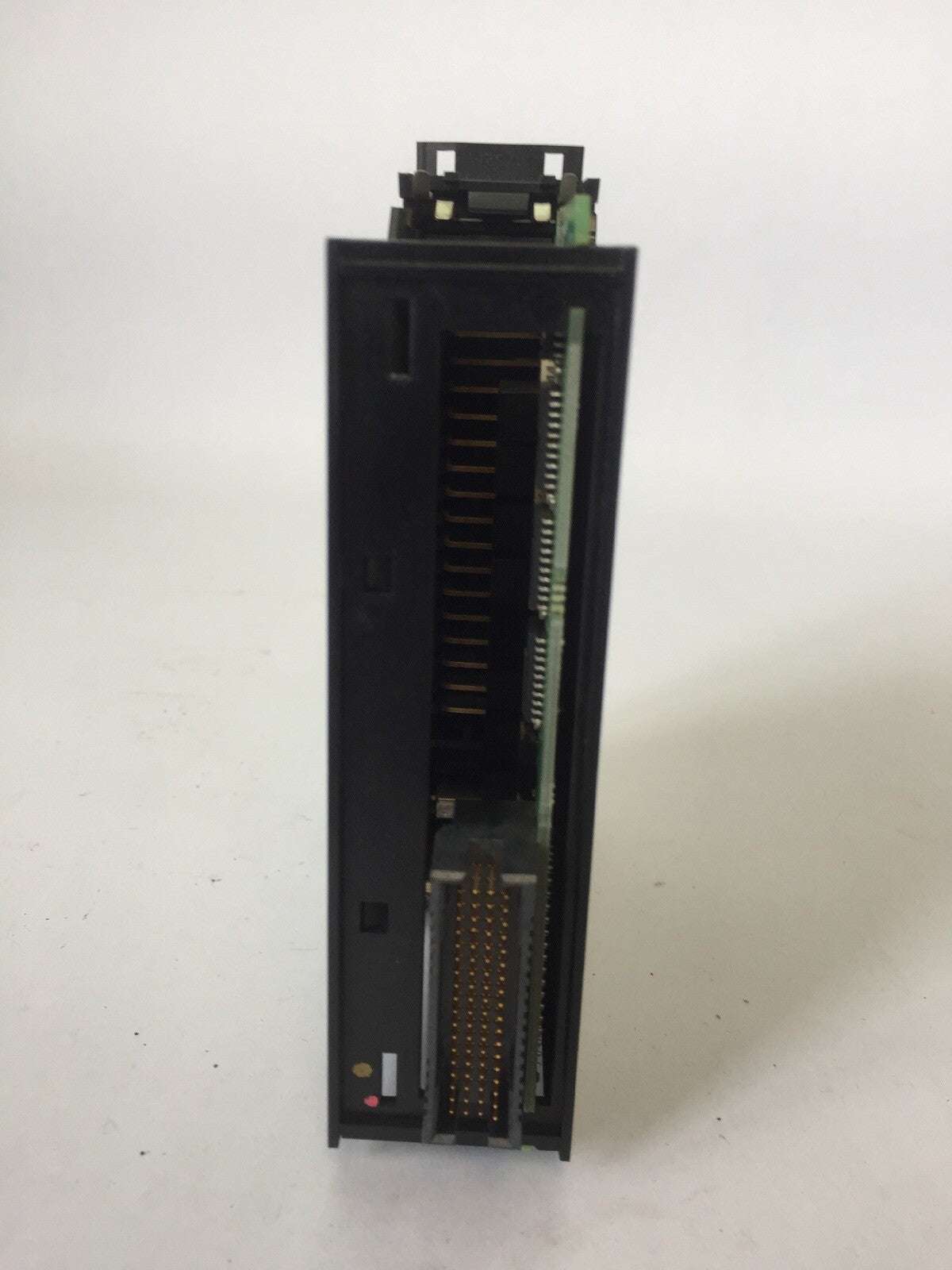ALLEN BRADLEY 1756-0B32 DC OUTPUT SER A DC OUT 32PT 10-31.2VDC