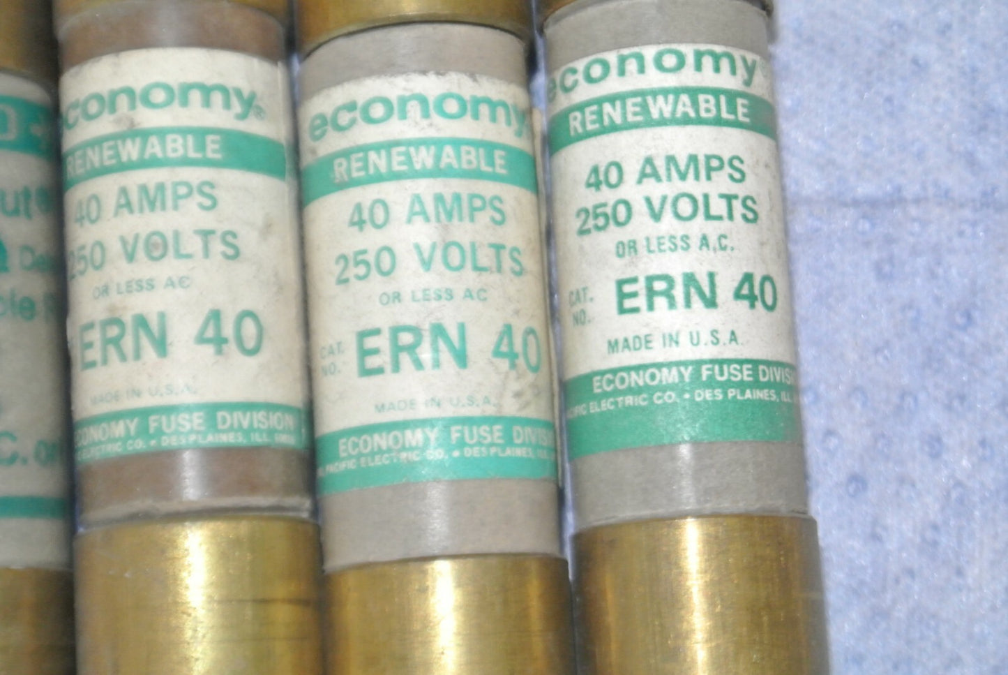 MIXED LOT of 9 RENEWABLE FUSES / 40A / 250V / GOULD-SHAWMUT, ECONOMY