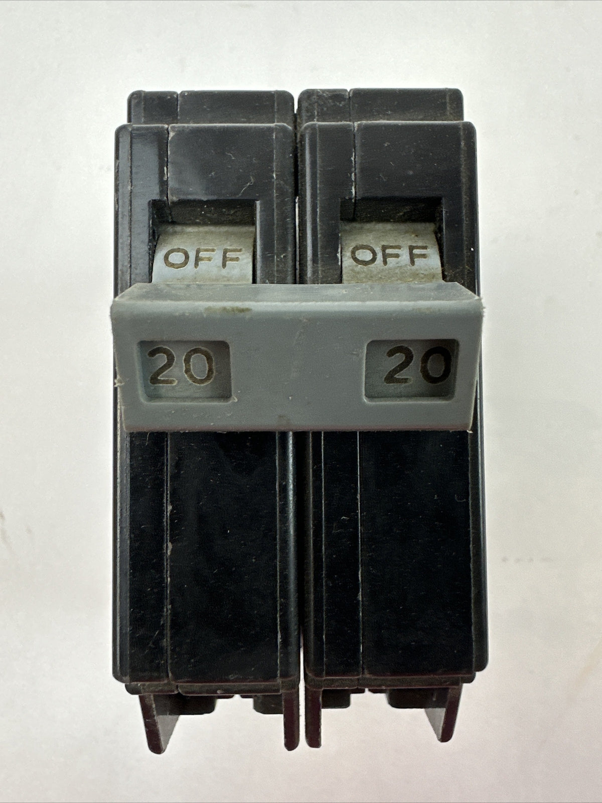 CUTLER HAMMER CHB220 120/240VAC 20AMP 2POLE CLASS CTL TYPE CHB CIRCUIT BREAKER