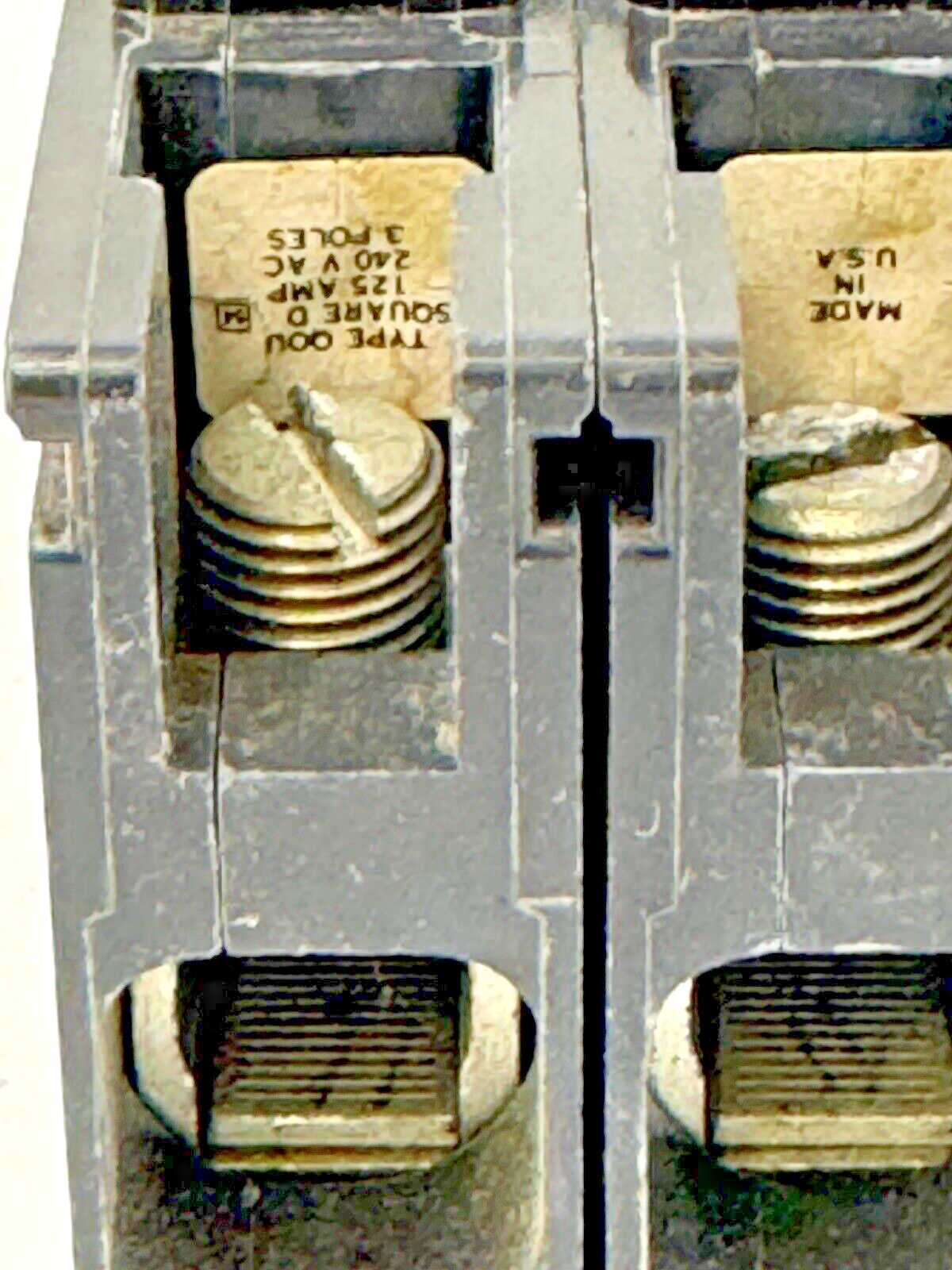SQUARE D - QOU30001 - CIRCUIT BREAKER - 3 POLE/125 A/240 VAC/TYPE QOU **READ DES