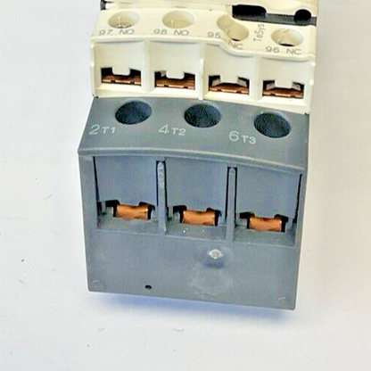 SCHNEIDER ELECTRIC LC1 D09 W/ LRD 10 CONTACTOR OVERLOAD RELAY 25A 690V 50/60HZ