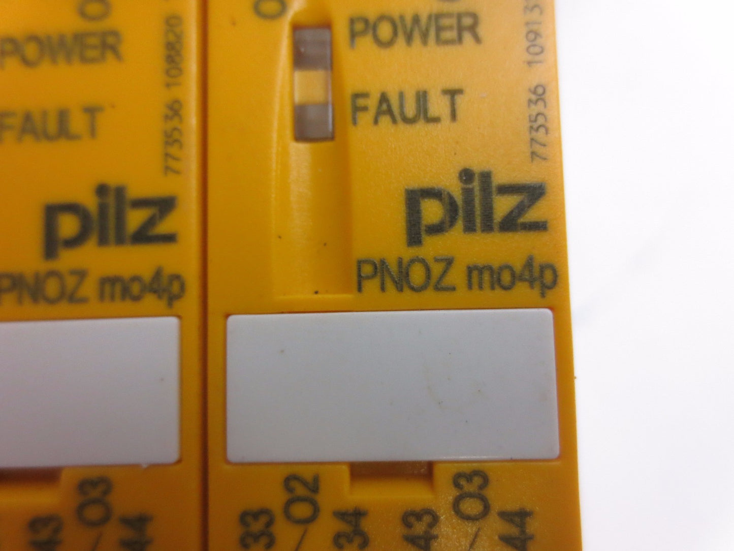 PILZ PNOZ mo4p  773536  SAFETY RELAY OUTPUT MODULE 240VAC, 6A / 24V, 6A LOT of 2