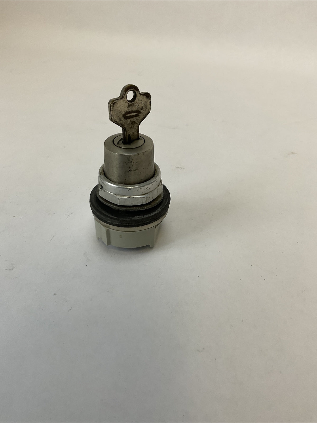 ALLEN BRADLEY 800T-H33 SER T SELECTOR SWITCH NEMA TYPE 4, 13