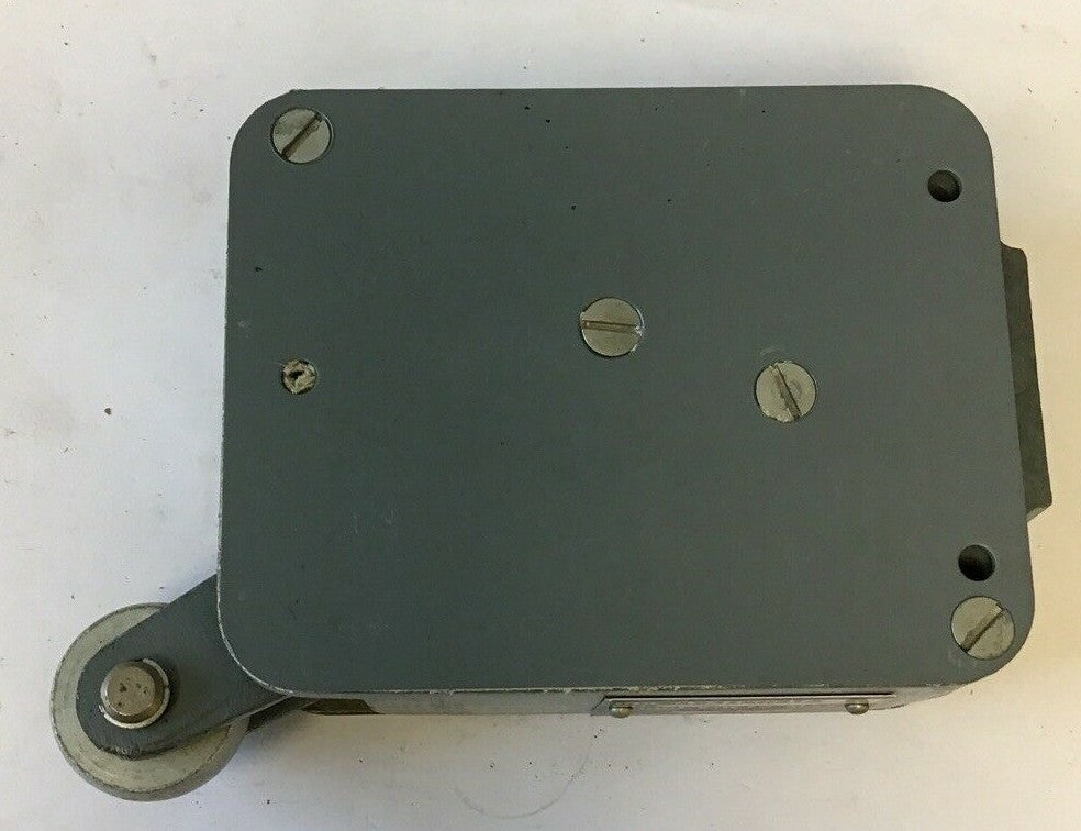 CUTLER HAMMER 10316H57A LIMIT SWITCH 2 1/4LBS 600V  RIGHT HAND