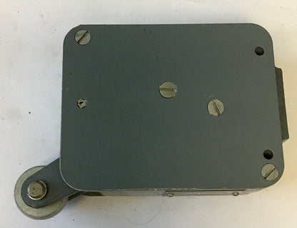 CUTLER HAMMER 10316H57A LIMIT SWITCH 2 1/4LBS 600V  RIGHT HAND
