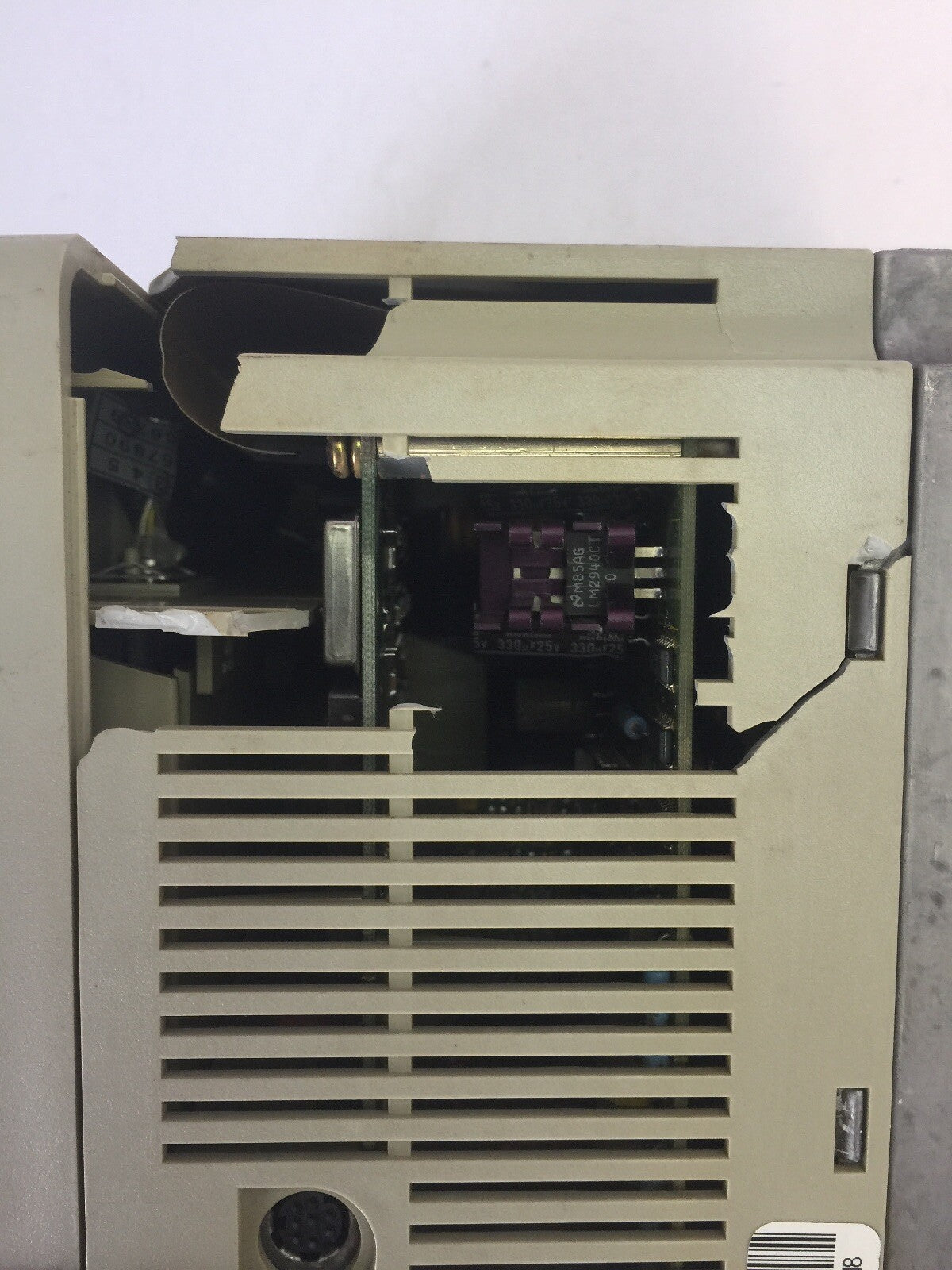 ALLEN BRADLEY 1305-BA06A AC DRIVE INPUT 380-460V 5.8A OUTPUT 380-460V 6.0A 3HP